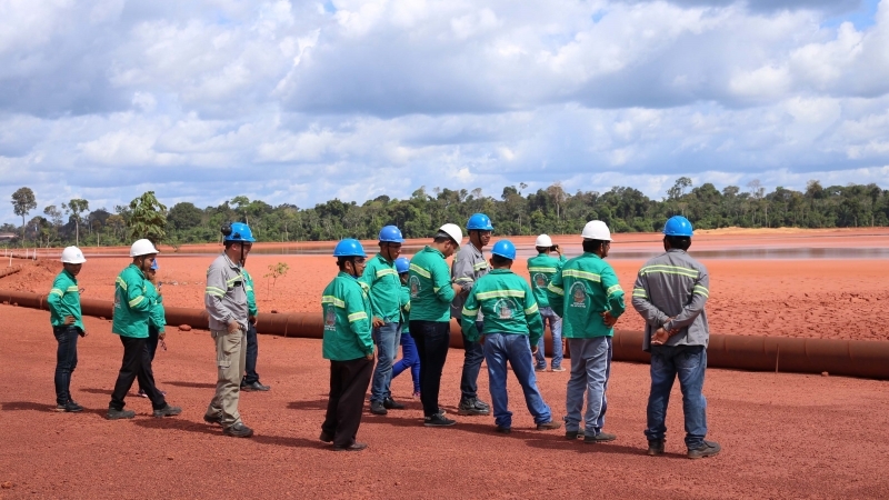 Comunitários de Juruti Velho conhecem método pioneiro de restauração ecológica criado pela Alcoa