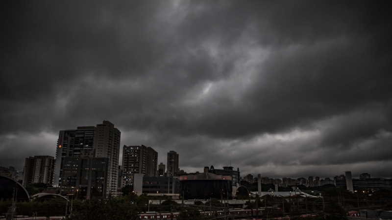 Por que o céu escureceu em São Paulo?